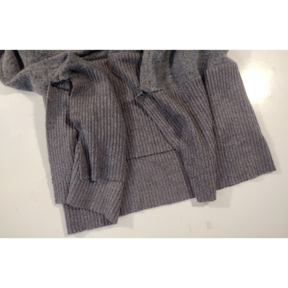 Jodifl oversized drop shoulder raw hem shirt - Picture 4 of 11